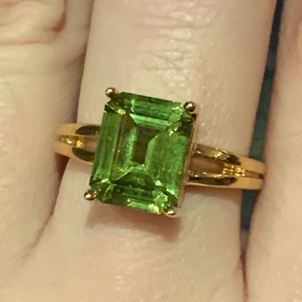 Imitation Peridot Yellow Tone Fashion Ring - Picture 1 of 7